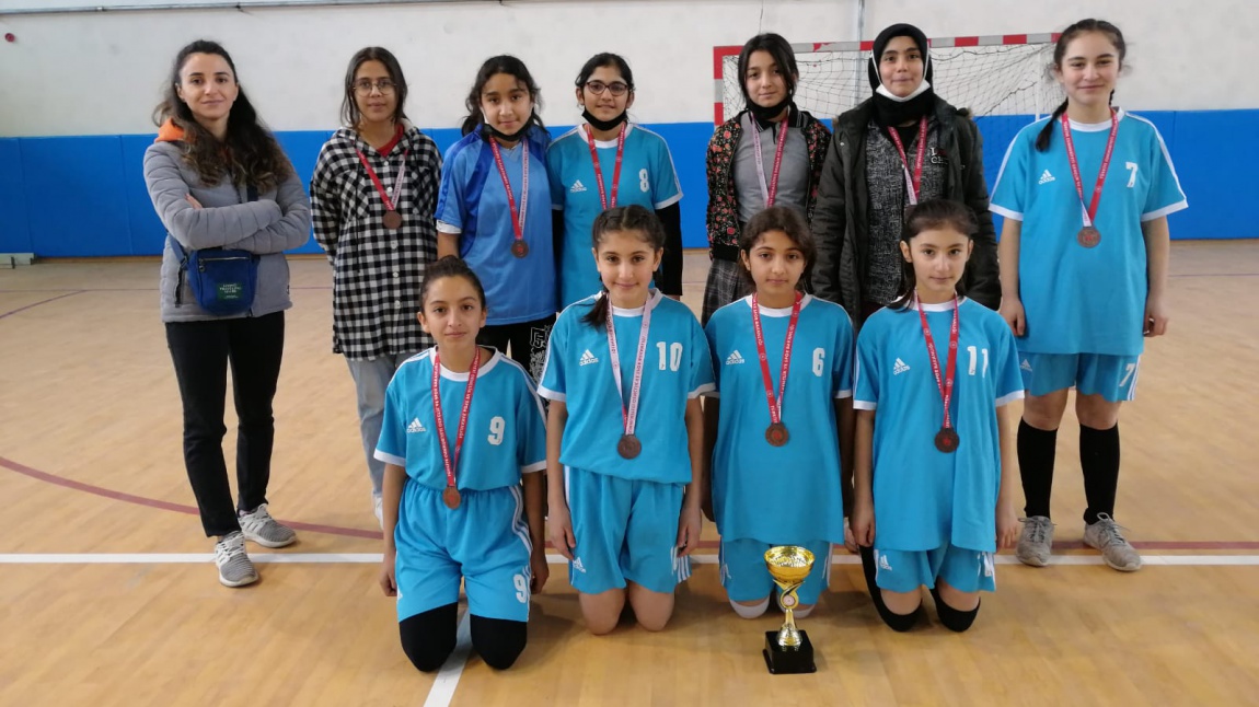 Futsal Kız Takımı İlçe 2. si oldu